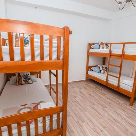 Nana Hostel Vlore Exterior photo
